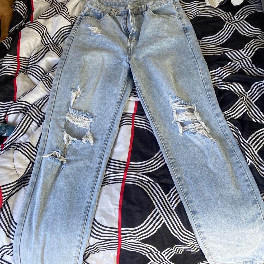 Never worn, size 6 too tight